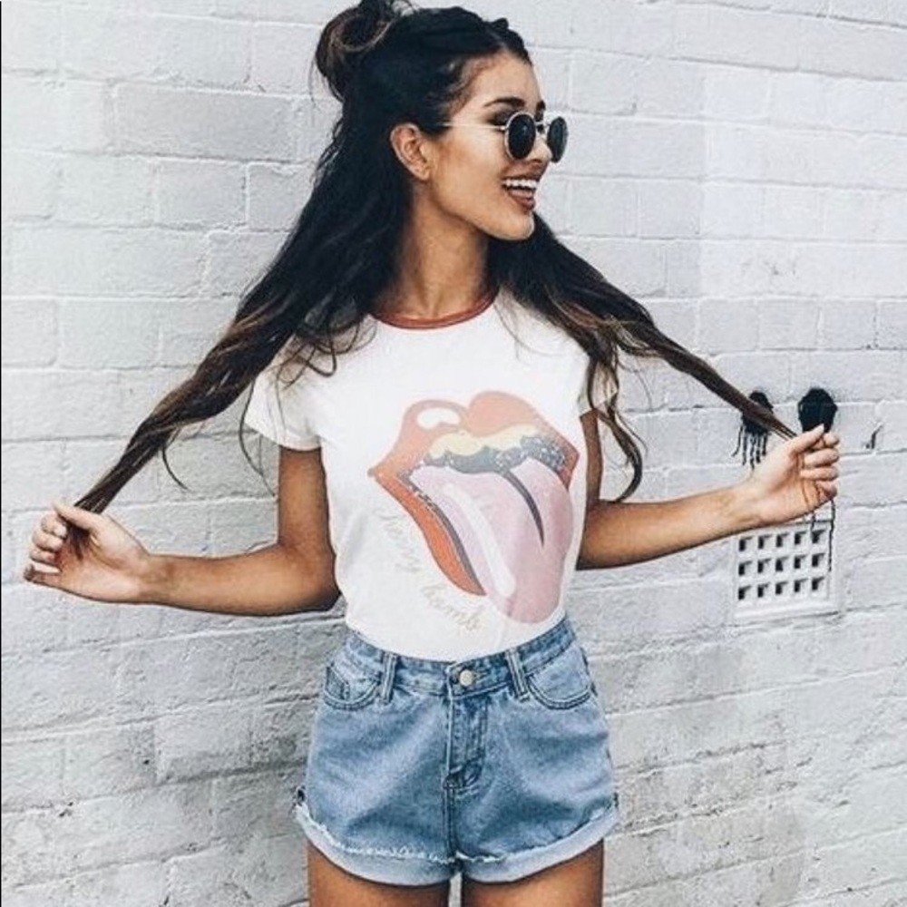 Mystery graphic tee 👀 - Picture 3 of 6